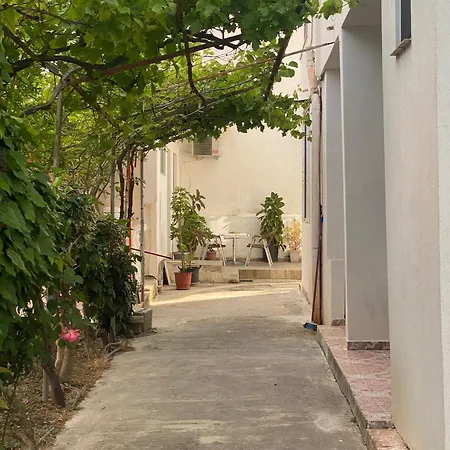 Rubin-cosy With A Garden & Patio * Durrës