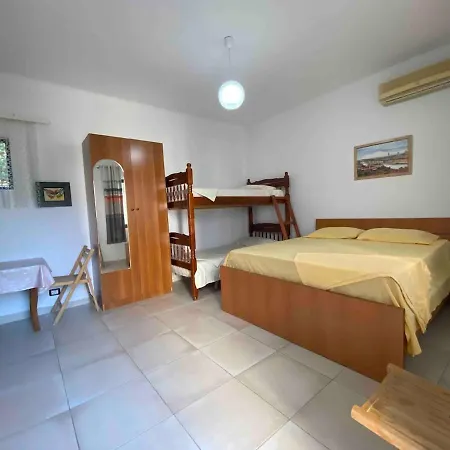 빌라 Rubin-cosy With A Garden & Patio Durrës