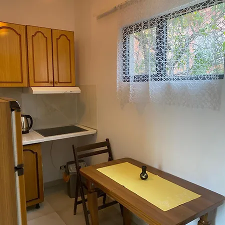 Rubin-cosy With A Garden & Patio Villa *