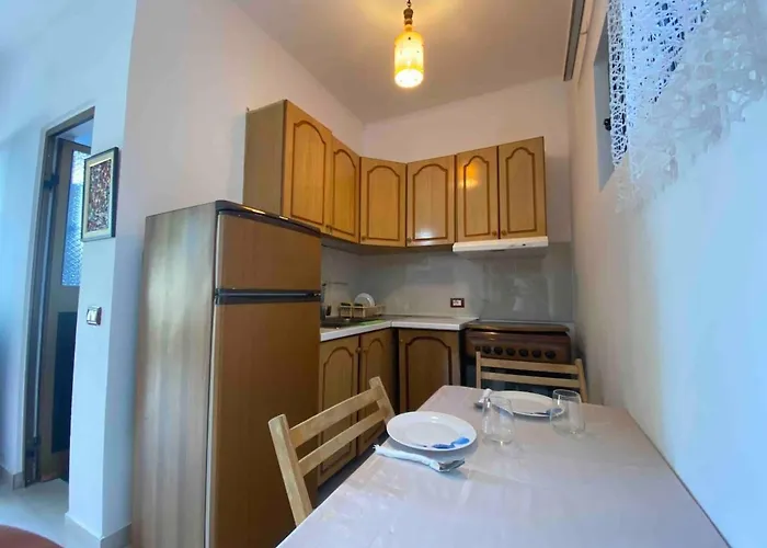 Rubin-cosy With A Garden & Patio Villa