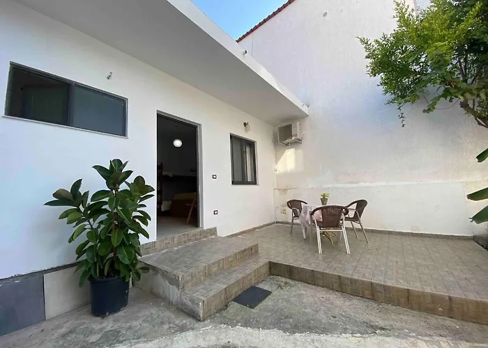 Rubin-cosy With A Garden & Patio * Durrës